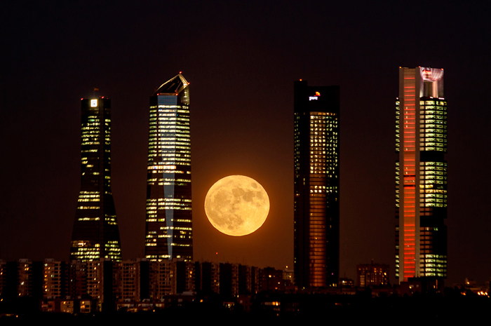 Cuadro luna sobre Madrid (bfl136092527)